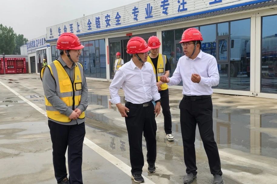 公司黨委書記、董事長高學武到啟動區(qū)項目檢查指導工作.jpg